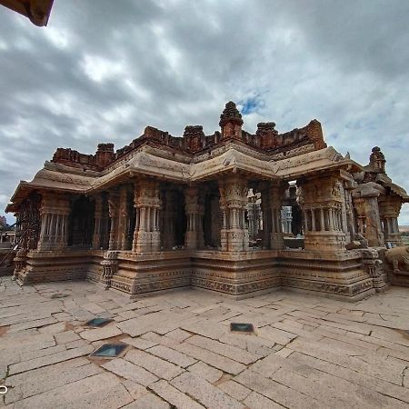Srinivasa Homestay Хампи Экстерьер фото