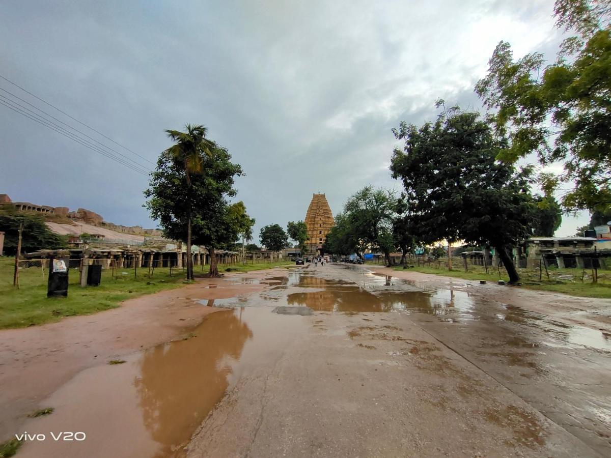 Srinivasa Homestay Хампи Экстерьер фото