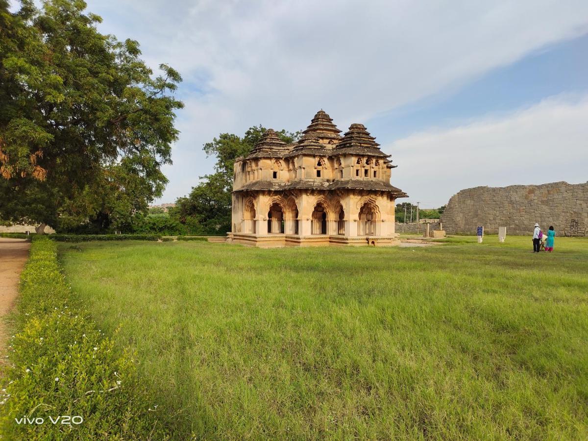 Srinivasa Homestay Хампи Экстерьер фото